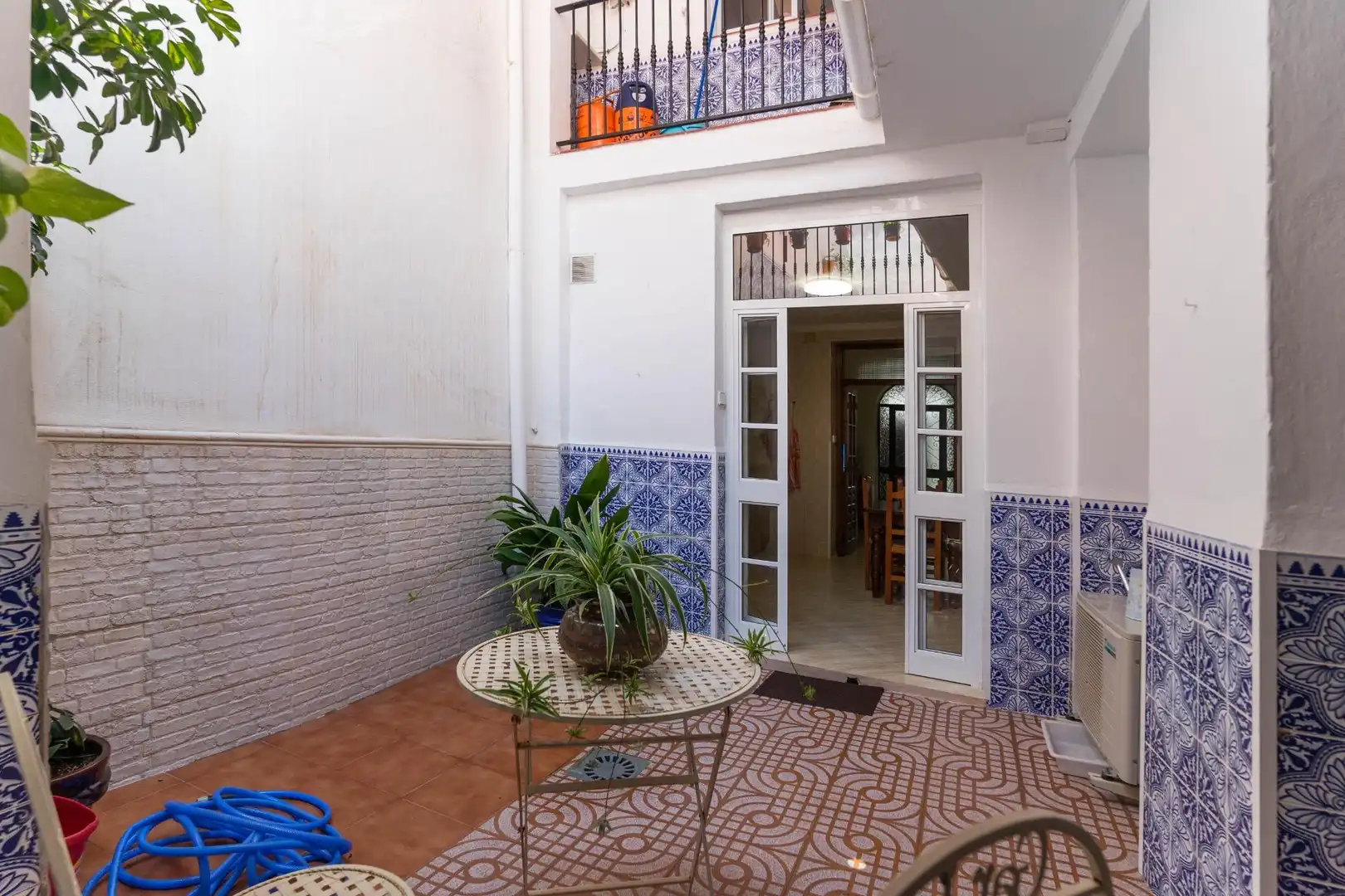 Erdgeschoss zur Miete in Alhaurín El Grande mit Terrasse, Abstellraum und Möbliert