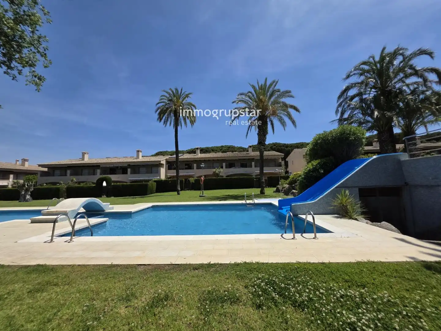 Piscina de Casa adosada en venda en Castell d'Aro, Platja d'Aro i s'Agaró amb Piscina i Piscina comunitària