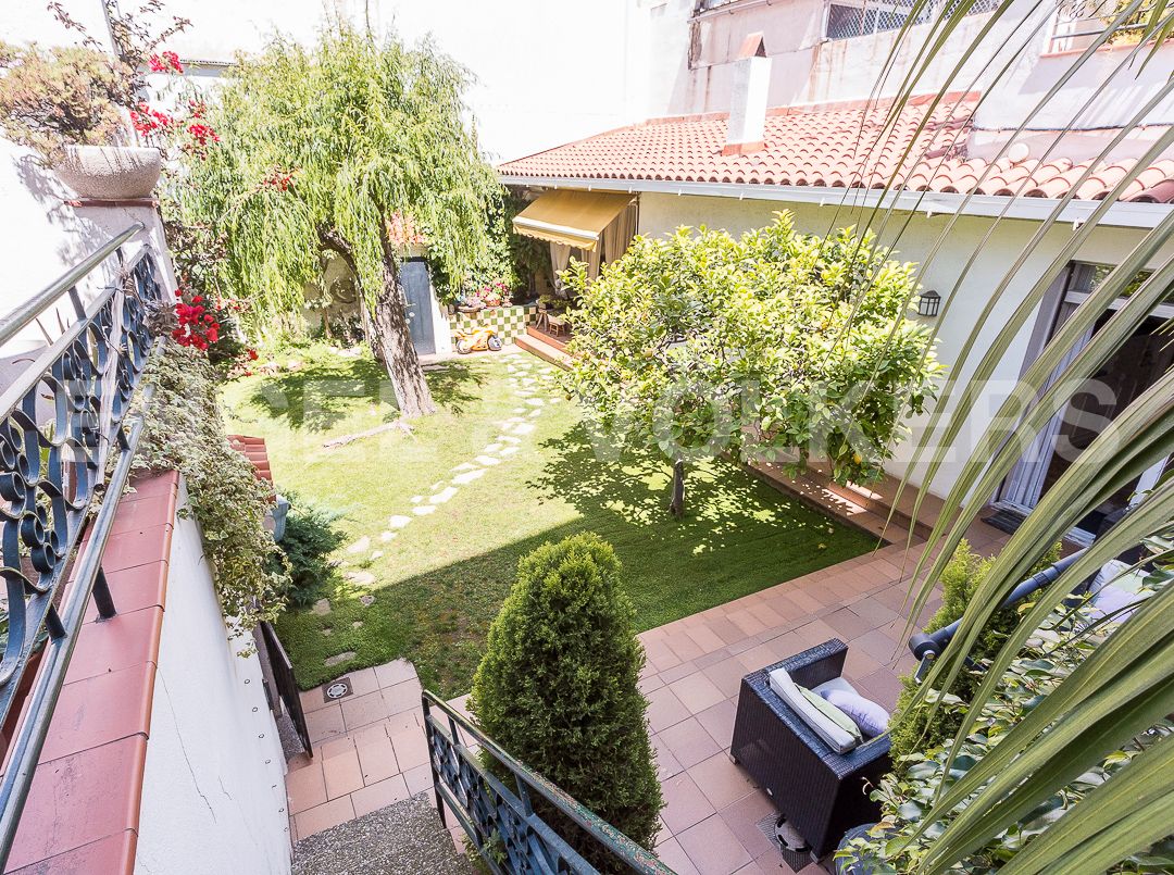 Jardí de Casa adosada en venda en Badalona amb Aire condicionat, Calefacció i Jardí privat