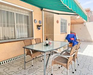 Terrassa de Casa adosada de lloguer en Torrevieja amb Aire condicionat, Jardí privat i Terrassa