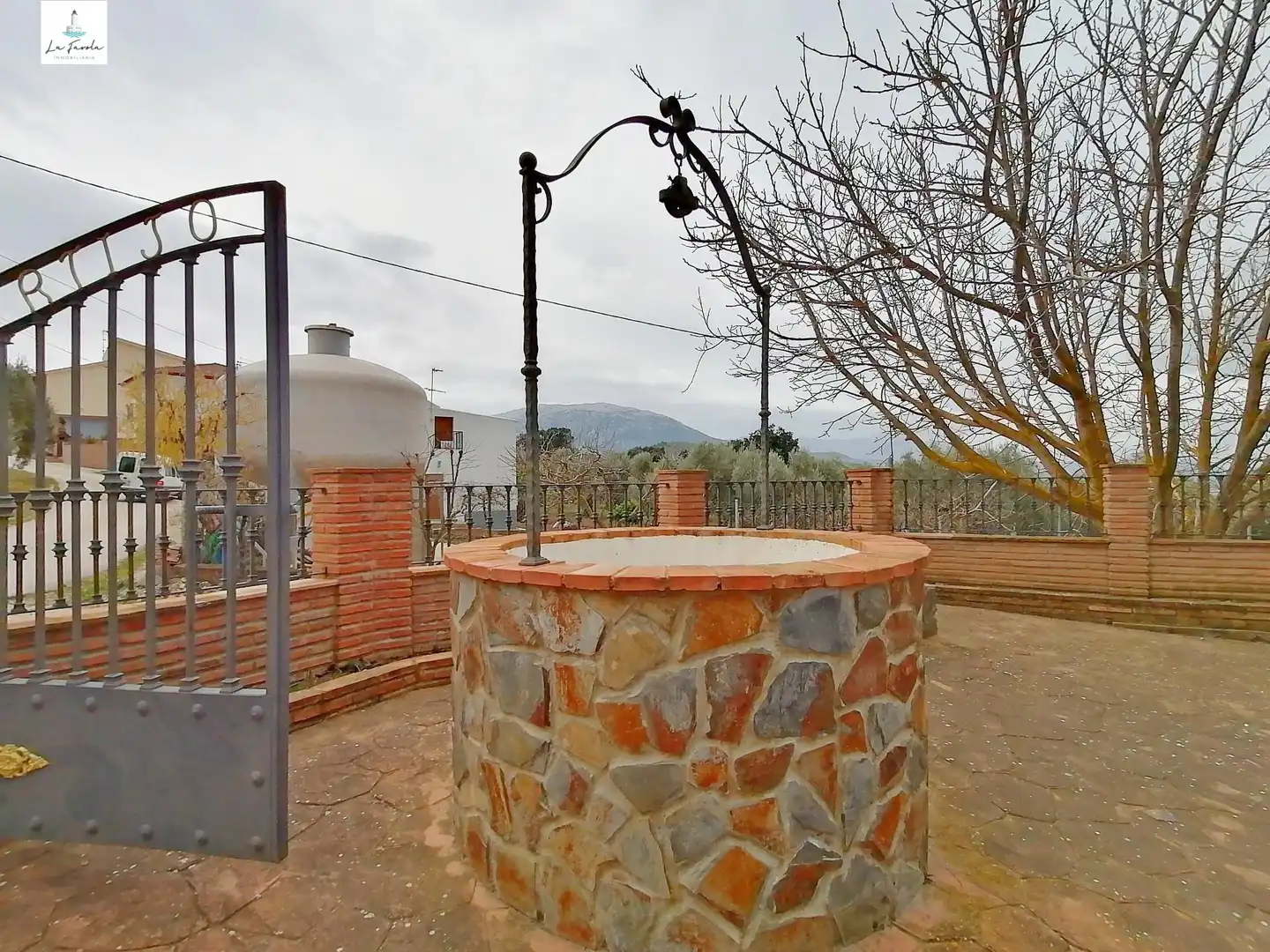 Terrassa de Casa o xalet en venda en Villanueva del Trabuco amb Jardí privat, Traster i Moblat