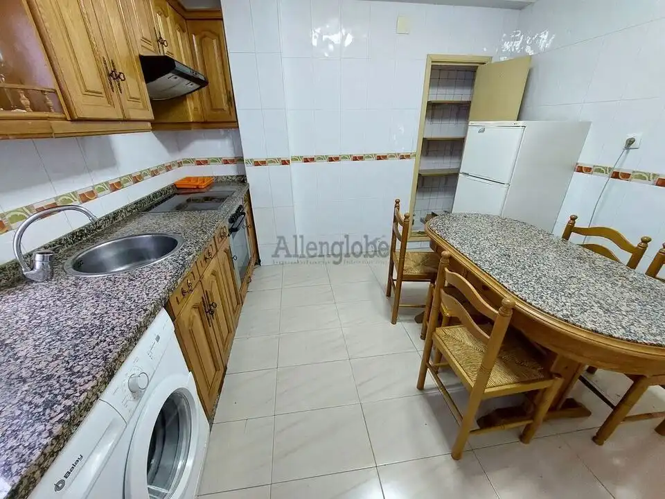 Cocina de Piso en venta en Oviedo  con Calefacción