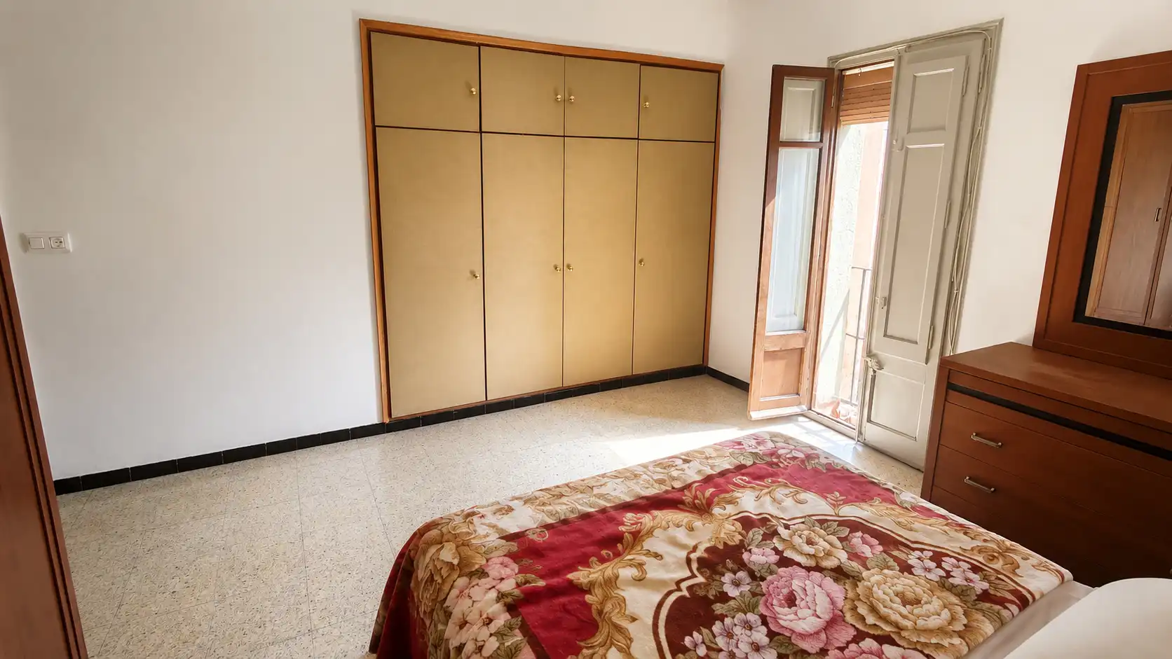 Habitación de Dúplex en venta en La Bisbal d'Empordà con Terraza, Balcón y Internet
