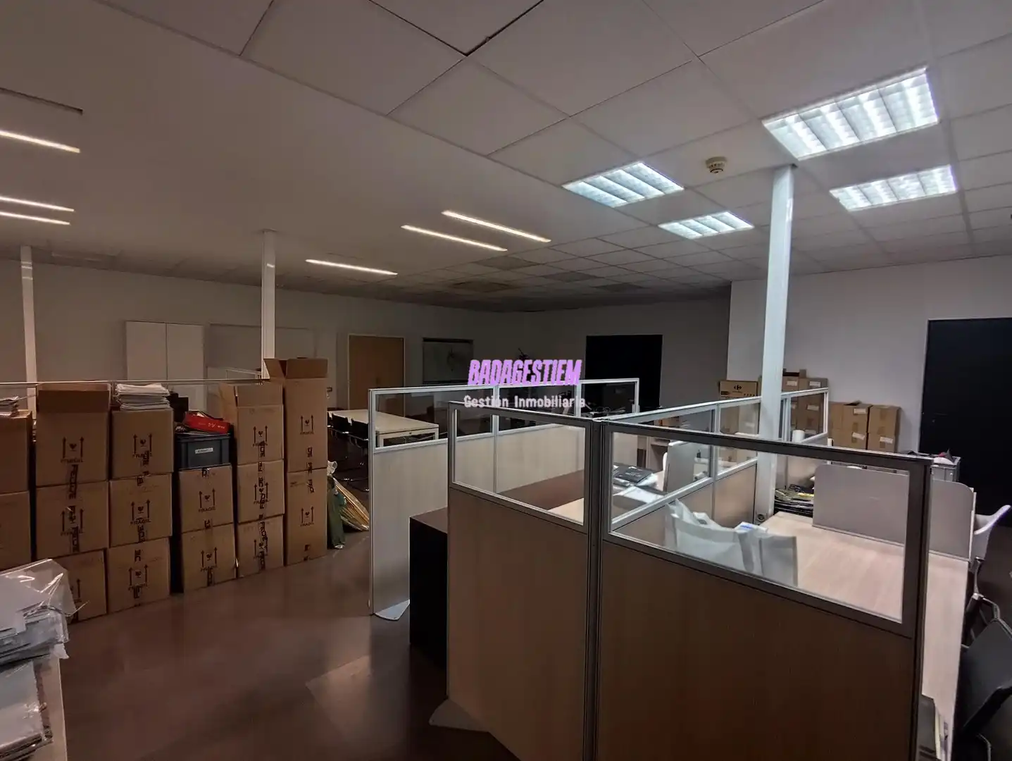 Fabrikhallen zur Miete in Badalona