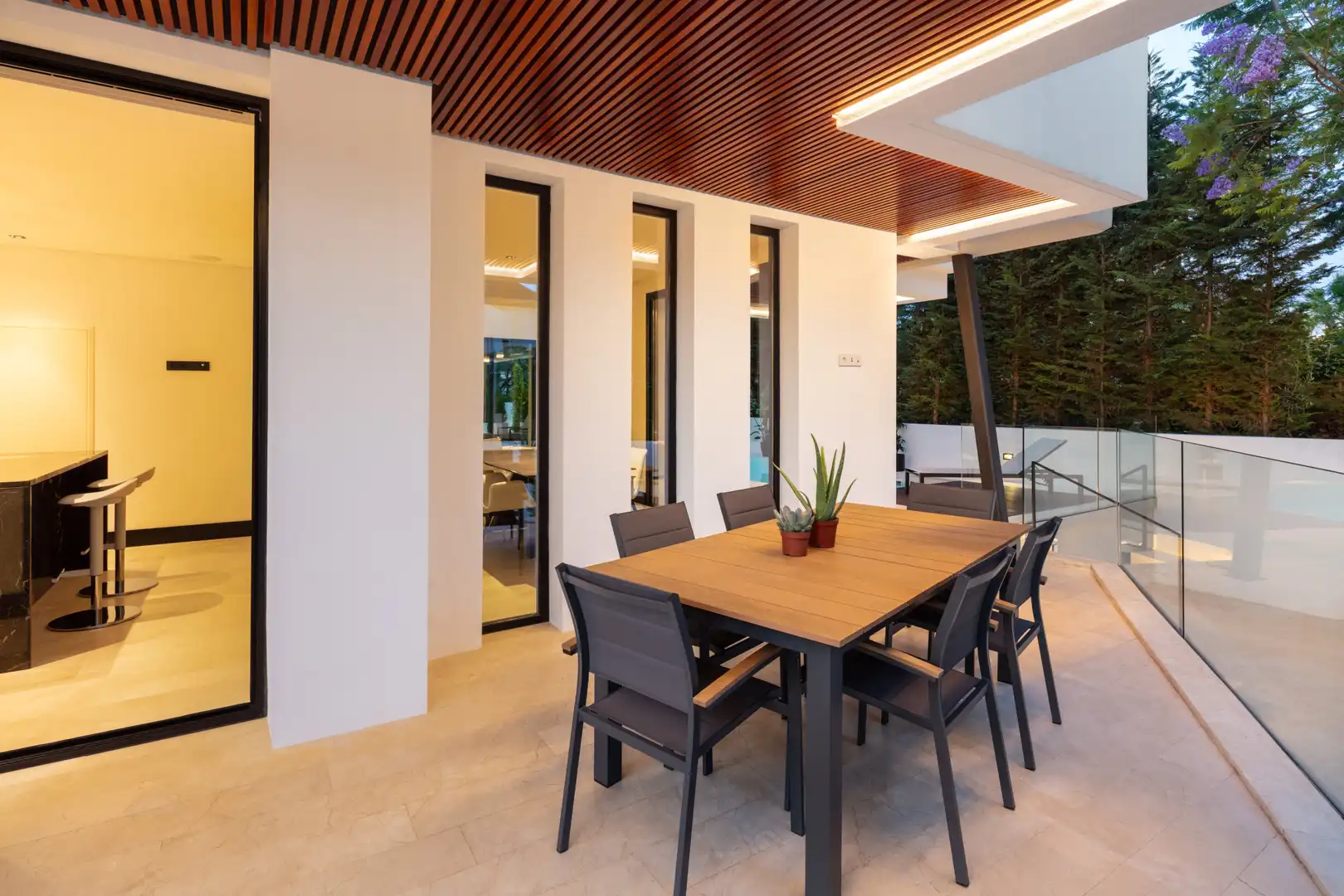 Terrassa de Casa o xalet en venda en Marbella amb Aire condicionat, Jardí privat i Terrassa