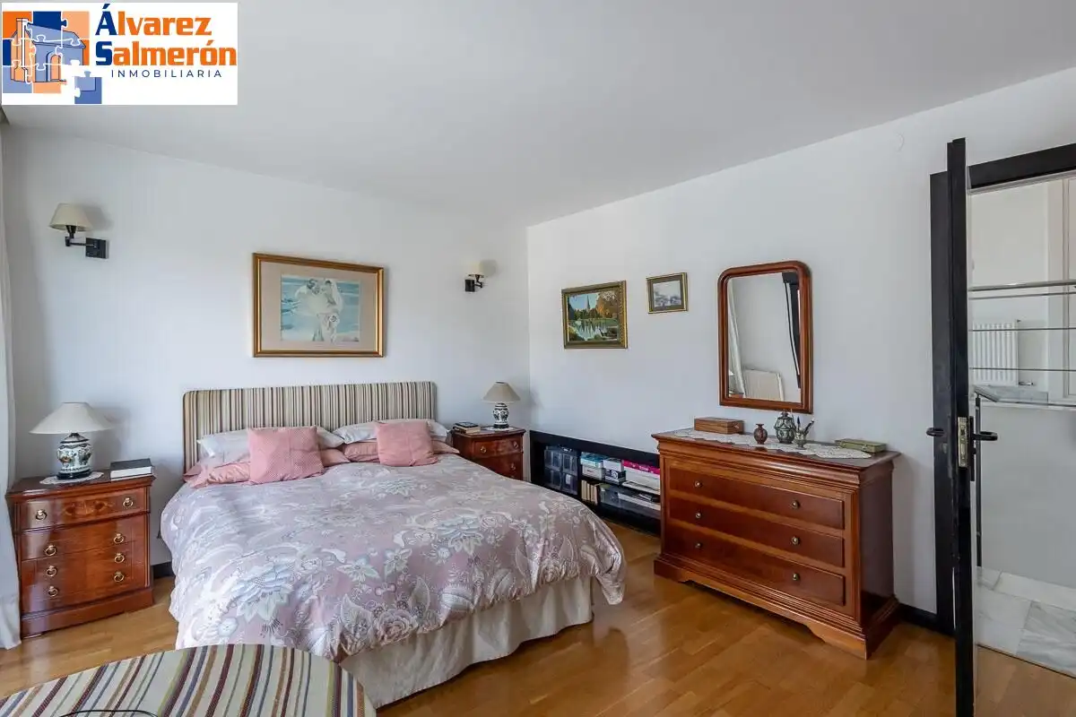 Bedroom of Houses for sale in Granada  with Air Conditioner, Terrace and Storage room