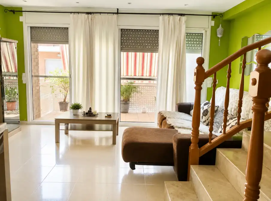 Sala de estar de Casa adosada en venta en Cambrils con Aire acondicionado, Calefacción y Jardín privado