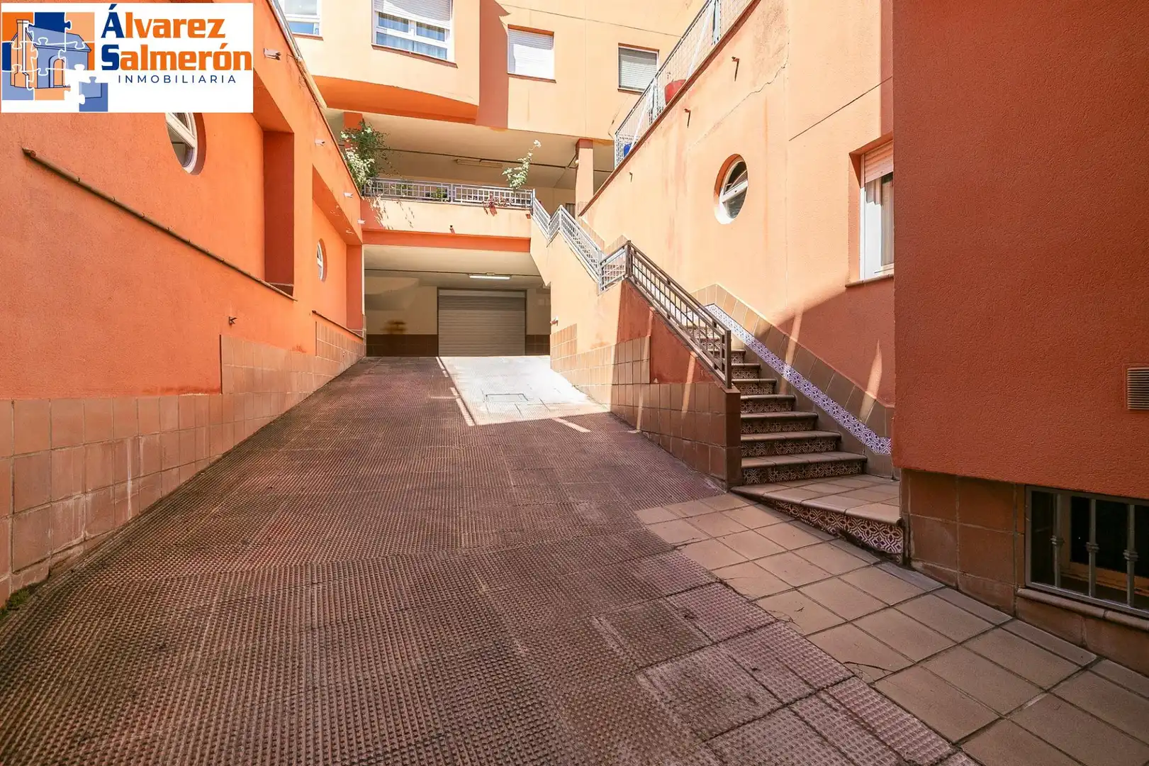 Vista exterior de Casa adosada en venta en Granada con Aire acondicionado, Calefacción y Terraza
