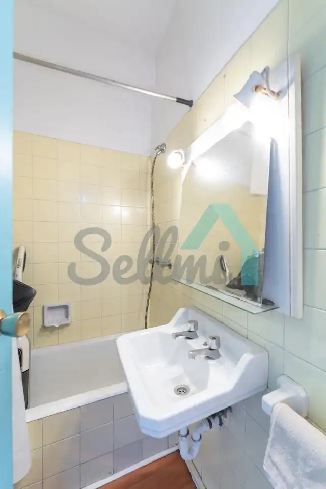 Baño de Piso en venta en Oviedo  con Calefacción, Parquet y Terraza