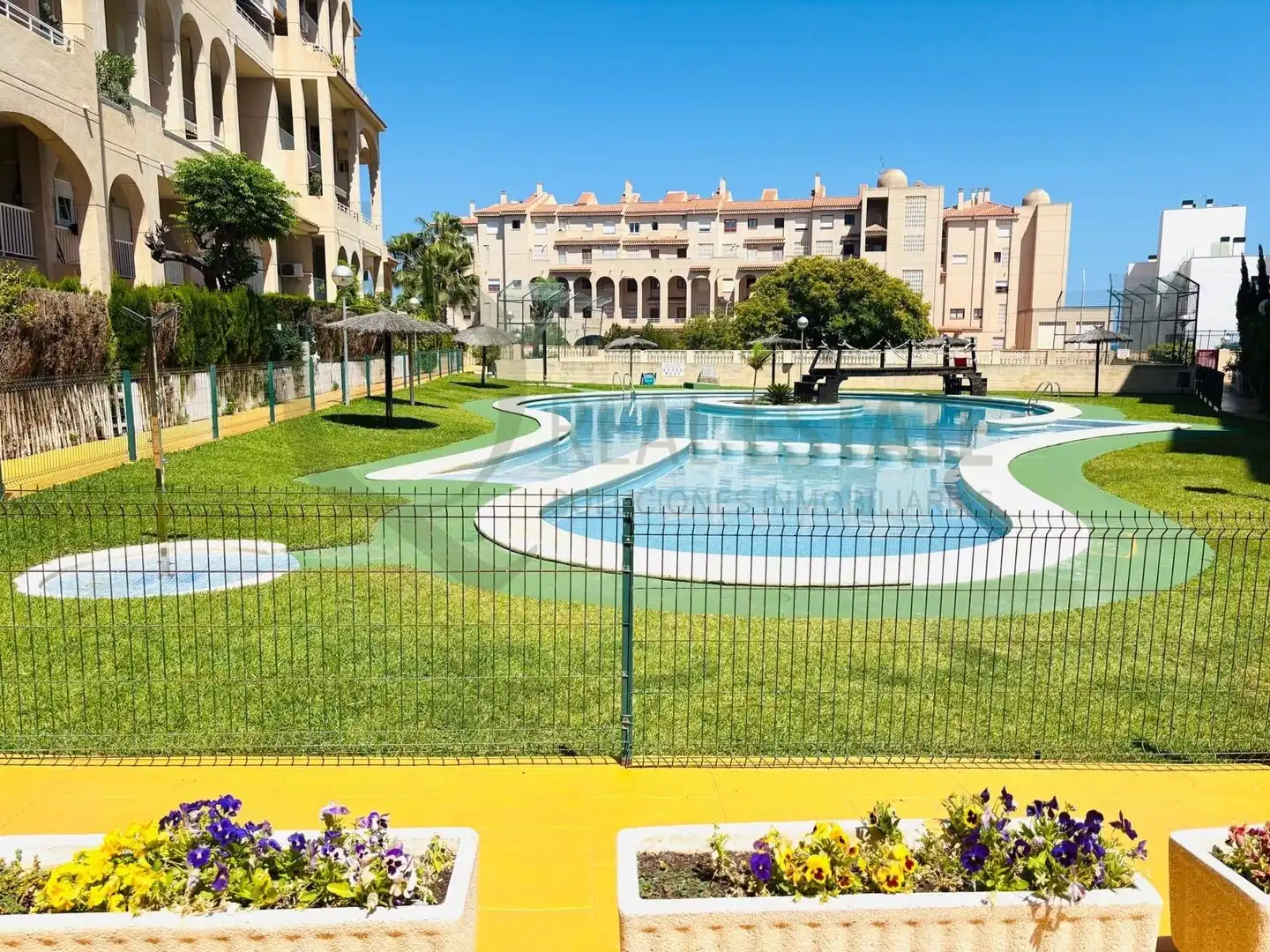 Piscina de Àtic en venda en El Campello amb Aire condicionat, Calefacció i Jardí privat