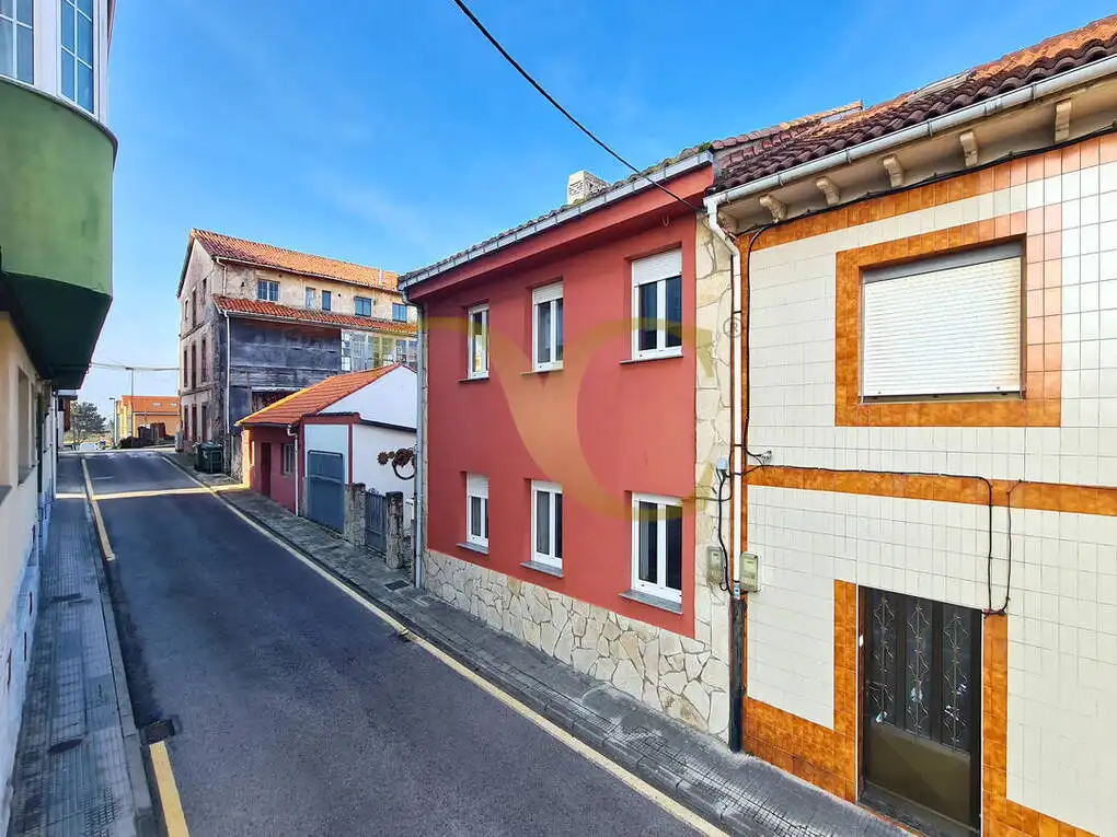 Vista exterior de Casa o xalet en venda en Soto del Barco amb Calefacció, Jardí privat i Traster