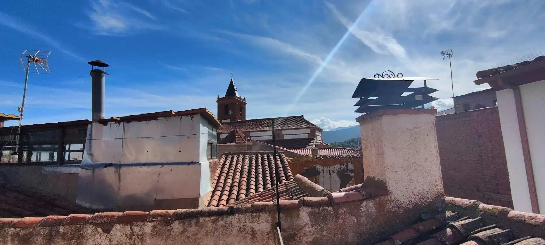 Vista exterior de Casa o xalet en venda en Jérez del Marquesado amb Terrassa, Traster i Moblat