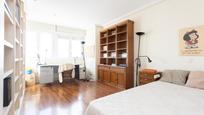 Bedroom of Flat for sale in  Madrid Capital