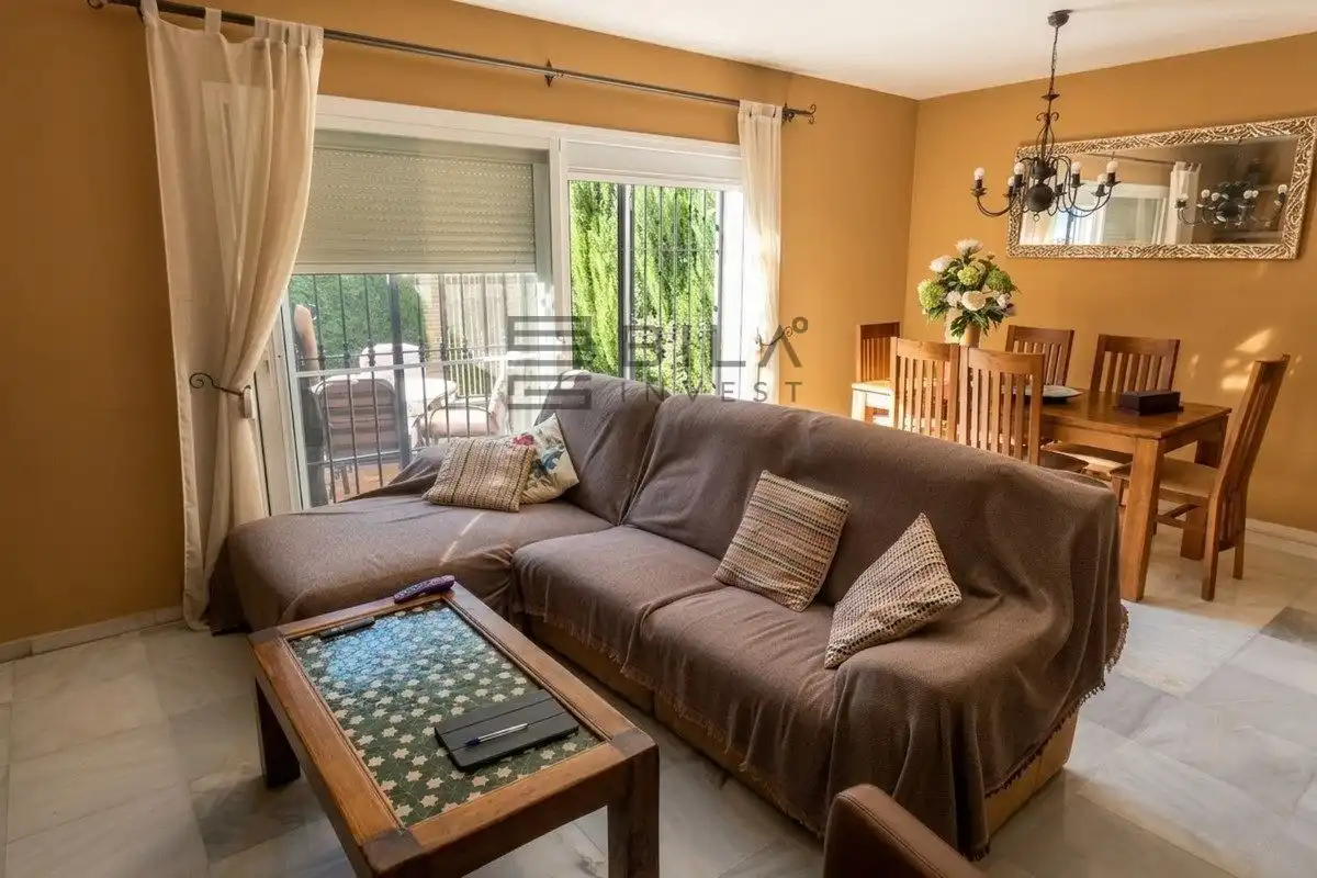 Semi-detached house with pool for sale in Lomas del Pozuelo, imagen 4