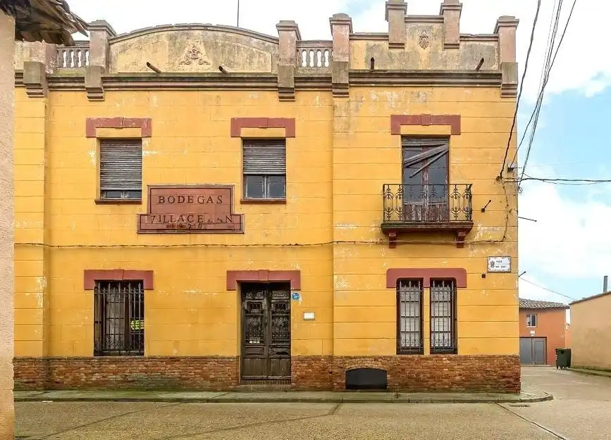 Vista exterior de Local en venda en Gordoncillo amb Parquet