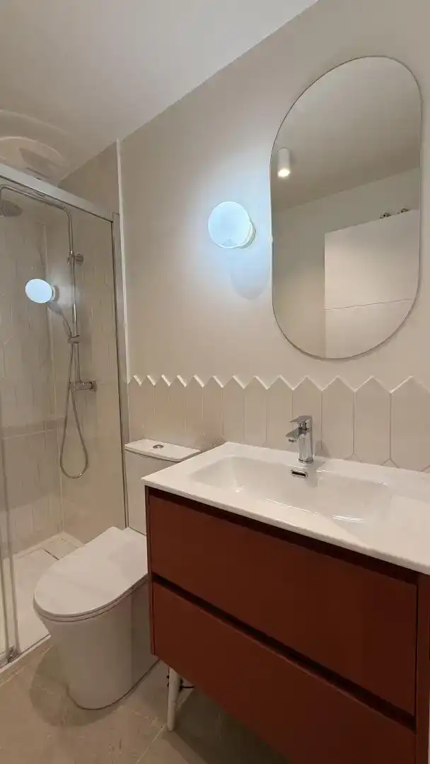 Badezimmer von Wohnung zur Miete in Elche / Elx mit Klimaanlage