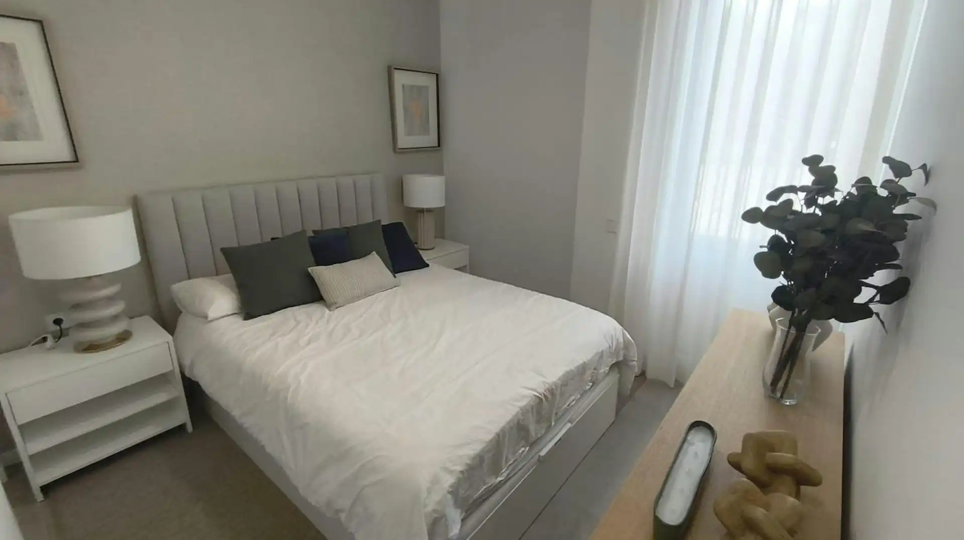 Schlafzimmer von Wohnung zur Miete in Valencia mit Klimaanlage, Heizung und Privatgarten