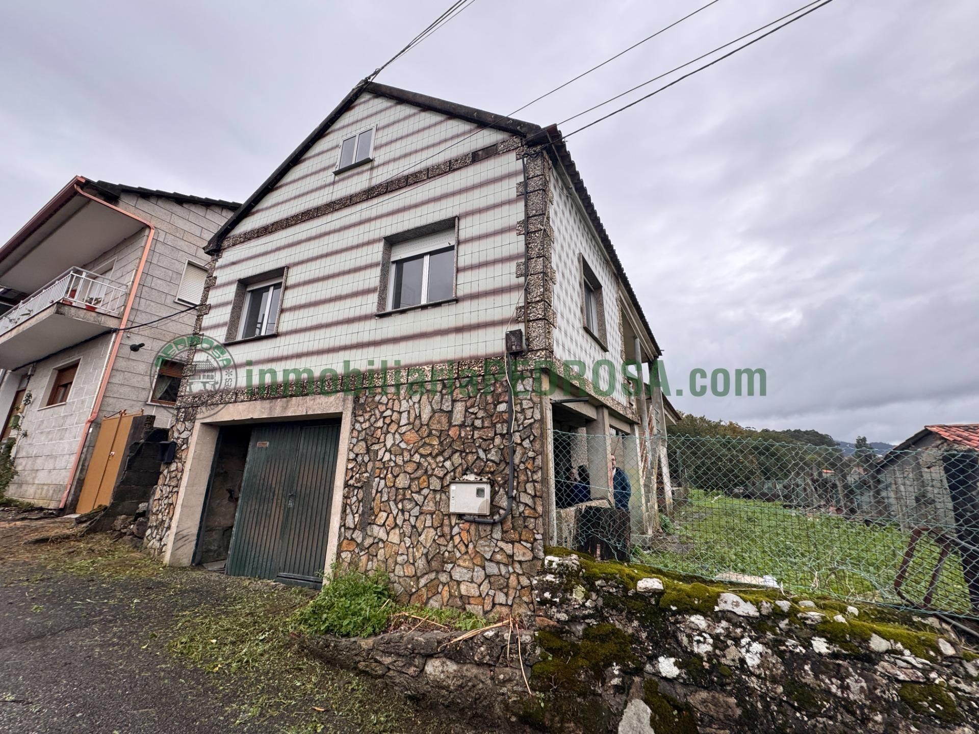 Vista exterior de Casa o xalet en venda en Poio amb Jardí privat