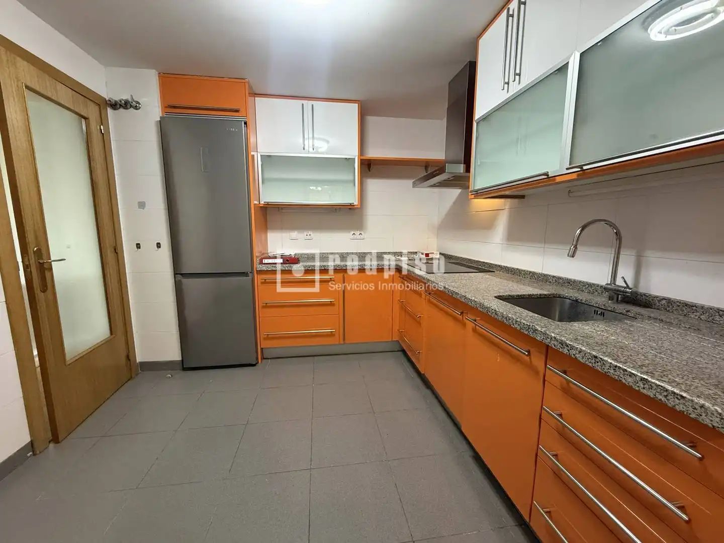 Cocina de Piso de alquiler en Madrid con Aire acondicionado, Calefacción y Jardín privado