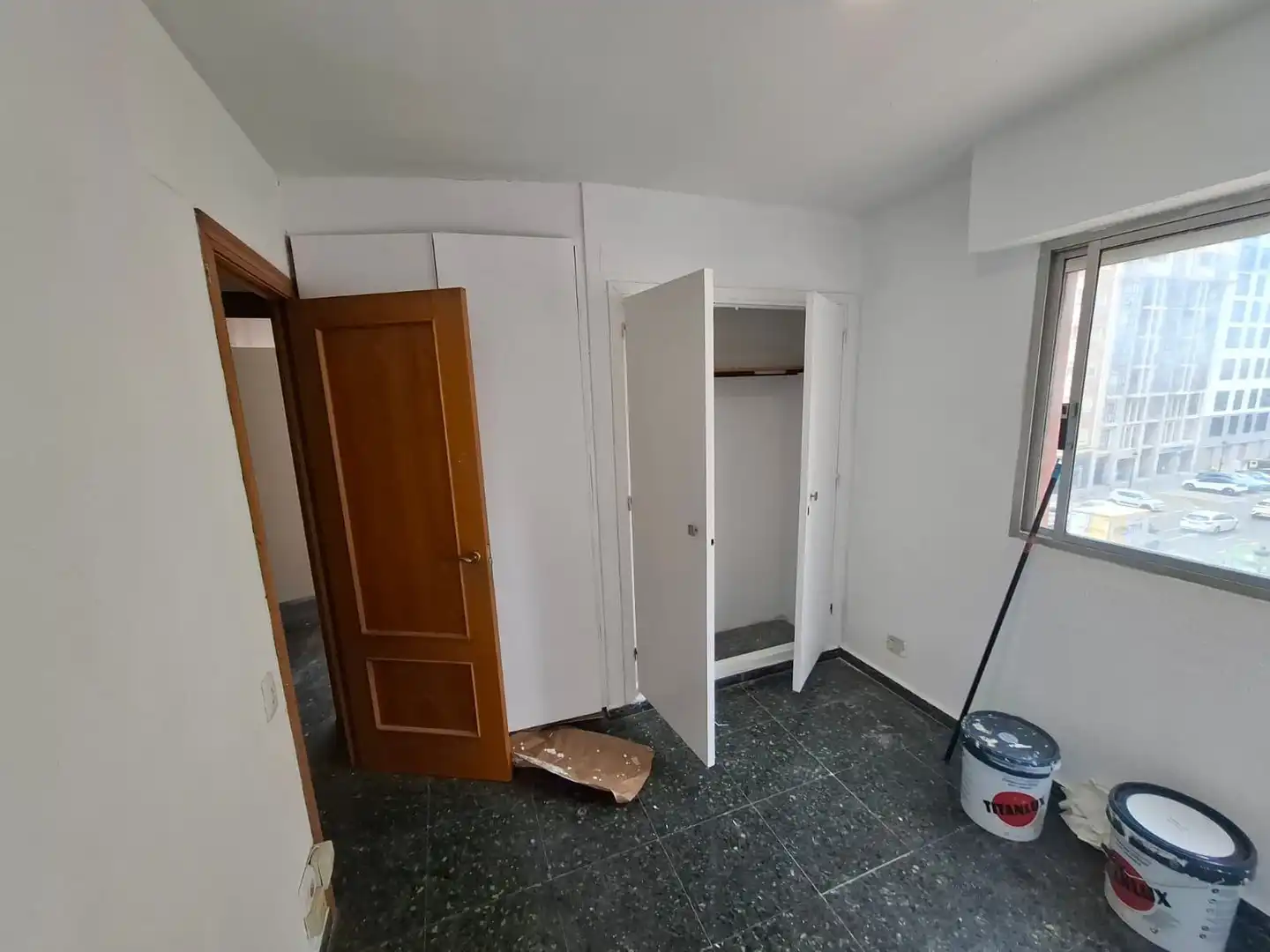 Flat for rent in Valencia  with Air Conditioner, Private garden and Balcony