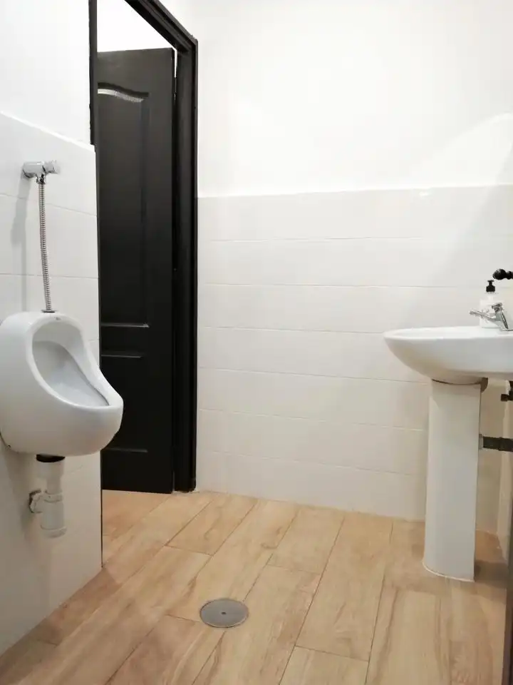Bany de Local en venda en Gijón 