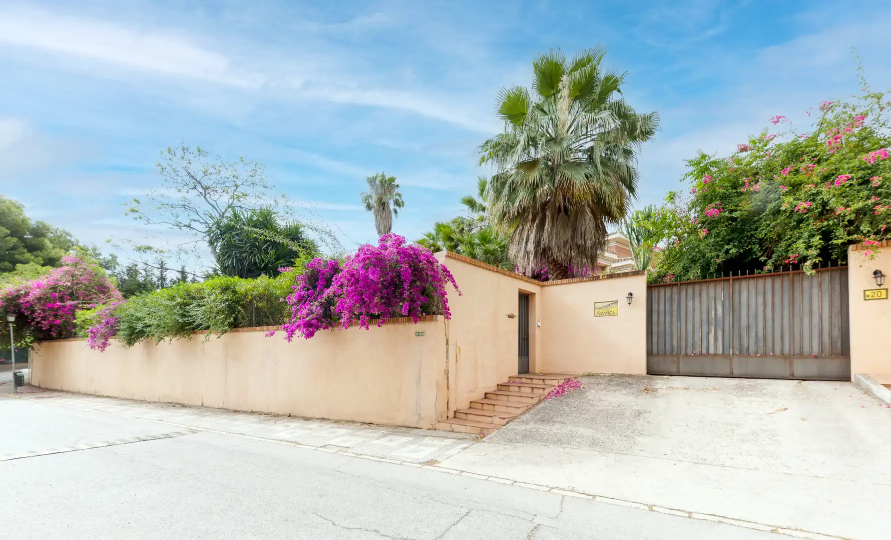 Vista exterior de Casa o chalet en venta en Málaga con Aire acondicionado, Calefacción y Jardín privado