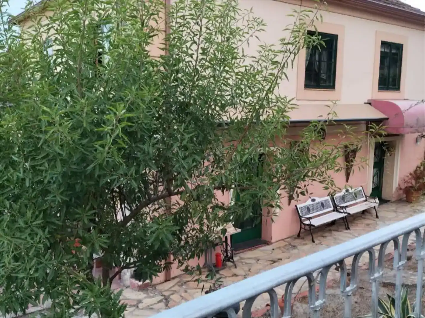 Terrassa de Casa o xalet en venda en Coles amb Balcó