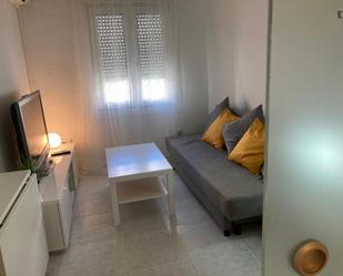 Dormitori de Apartament de lloguer en  Madrid Capital amb Aire condicionat, Moblat i Rentadora