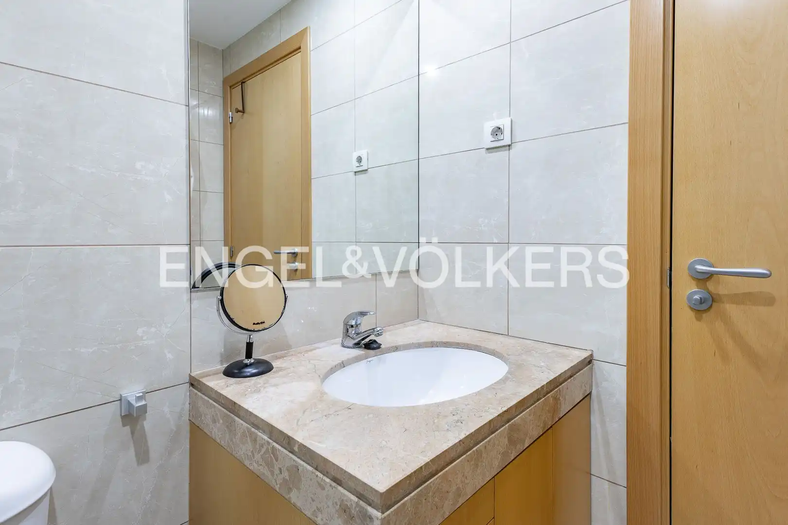 Baño de Piso en venta en Badalona con Aire acondicionado, Calefacción y Terraza