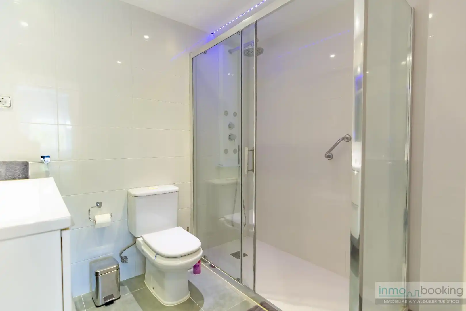 Badezimmer von Erdgeschoss zum Verkauf in Salou mit Terrasse