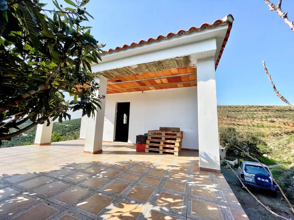 Casa rústica amb jardí en venda a Vélez-Málaga ciudad