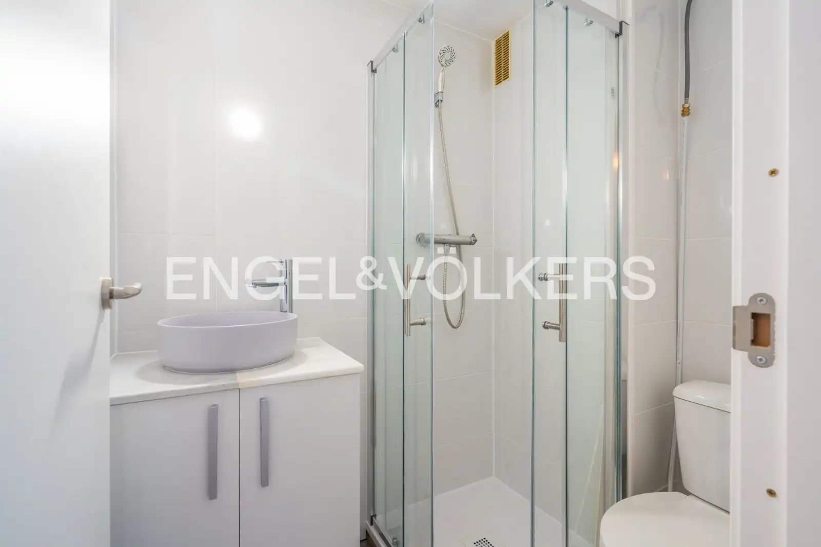 Bathroom of Flat for rent in Sagunto / Sagunt  with Air Conditioner, Heating and Parquet flooring
