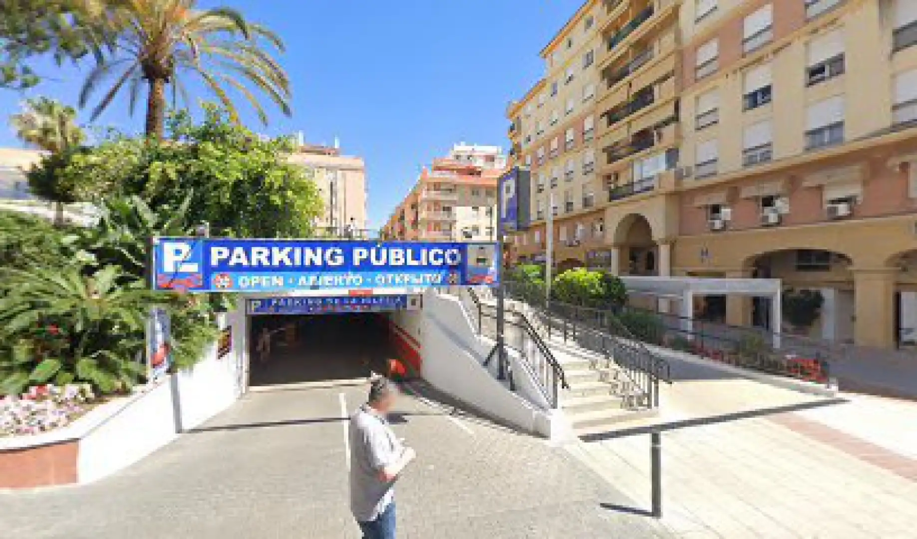 Parking de Piso en venta en Marbella con Aire acondicionado, Terraza y Amueblado