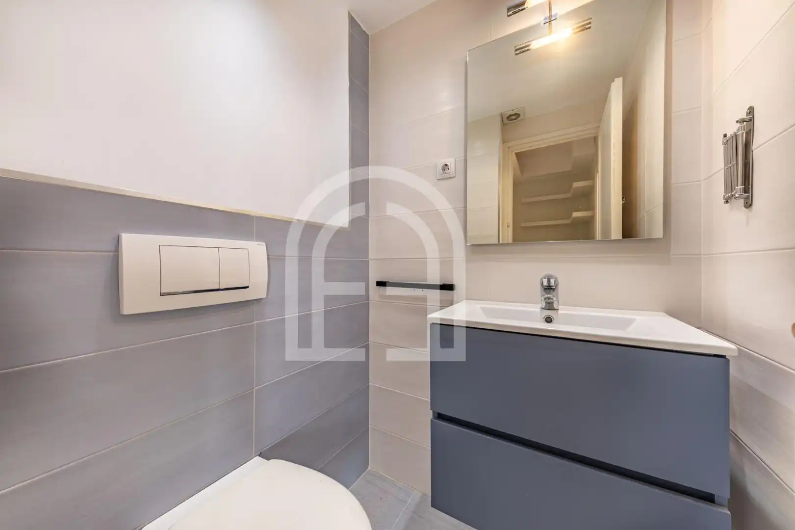 Bathroom of Flat for sale in Terrassa