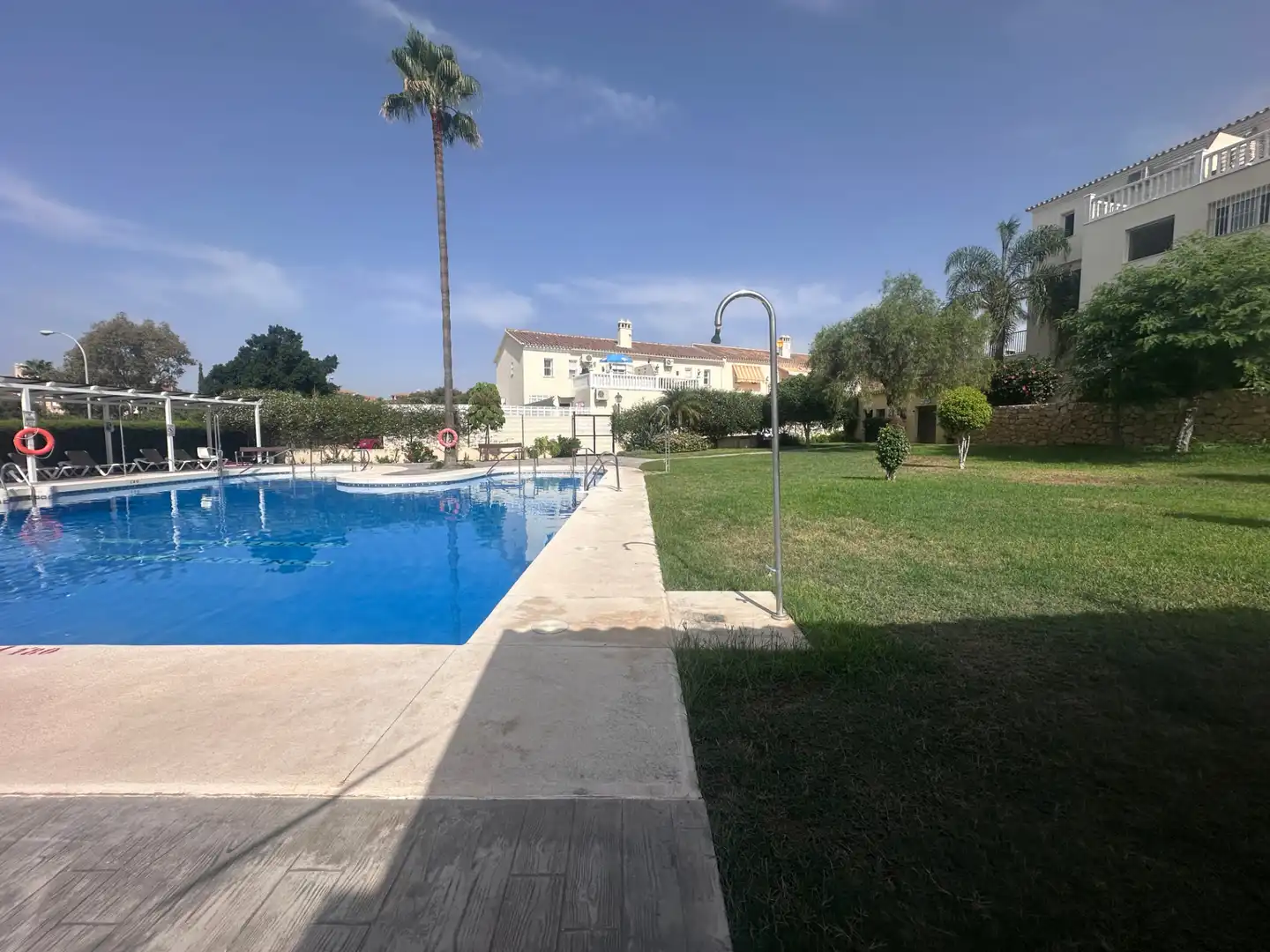 Piscina de Casa adosada en venta en Vélez-Málaga con Aire acondicionado, Calefacción y Terraza