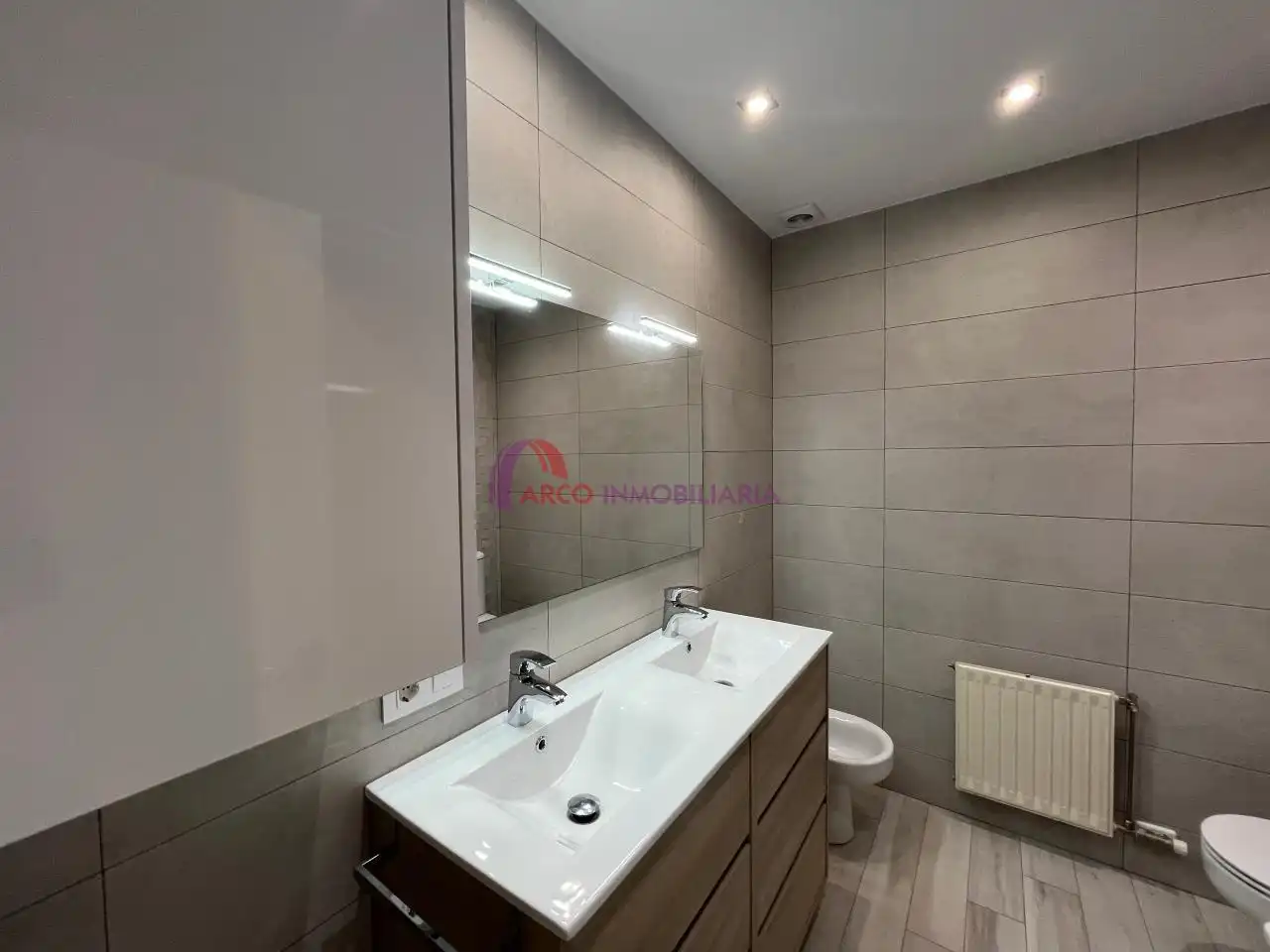Bany de Apartament en venda en Burgos amb Calefacció, Terrassa i Traster