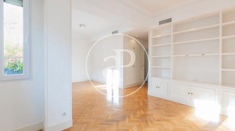 Photo 4 of Flat to rent in Calle de Núñez de Balboa, Castellana, Madrid