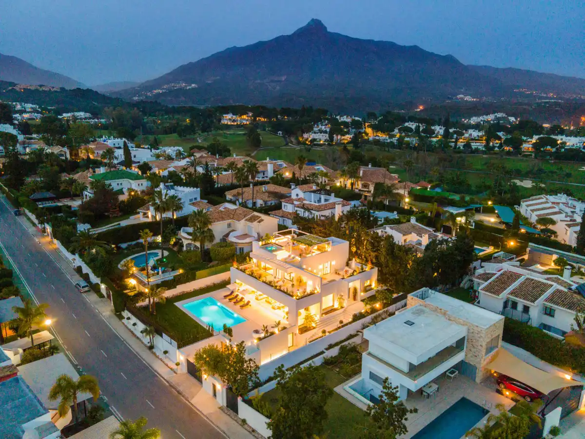 Xalet amb terrassa en venda a Nueva Andalucía