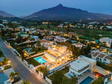 Villa con balcone in vendita a Nueva Andalucía