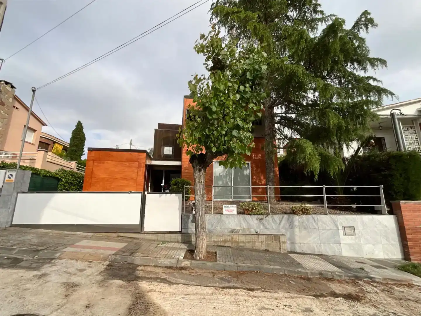 Vista exterior de Casa o xalet en venda en Sant Esteve Sesrovires amb Aire condicionat
