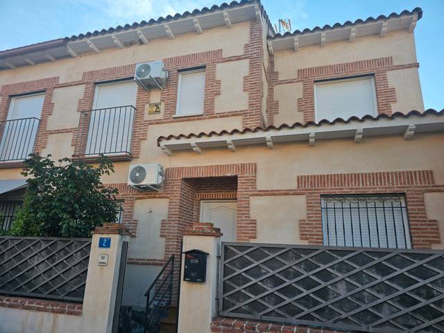 Casa adosada en Alquiler en Magán