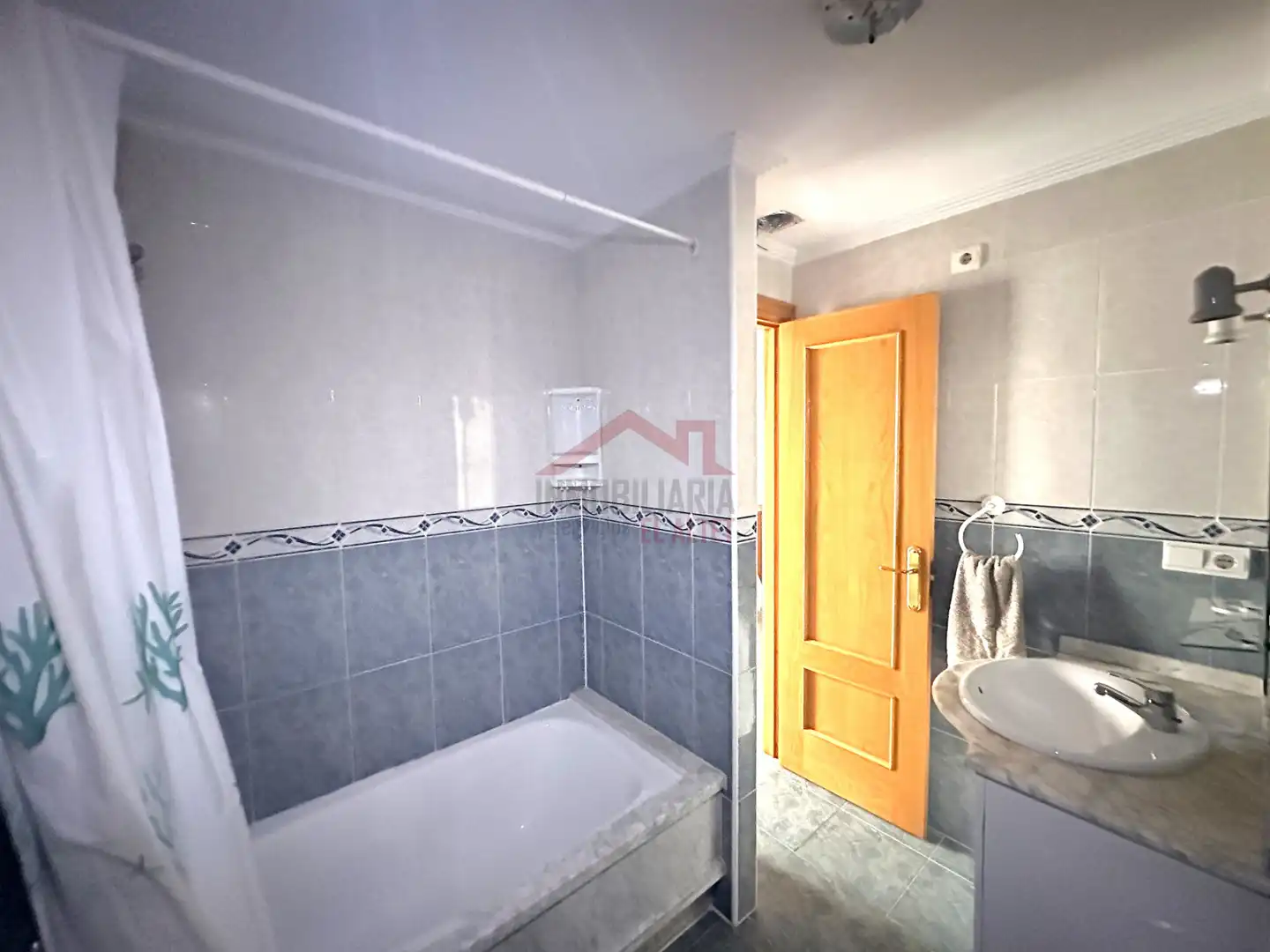 Baño de Piso en venta en Elche / Elx con Trastero, Amueblado y Horno