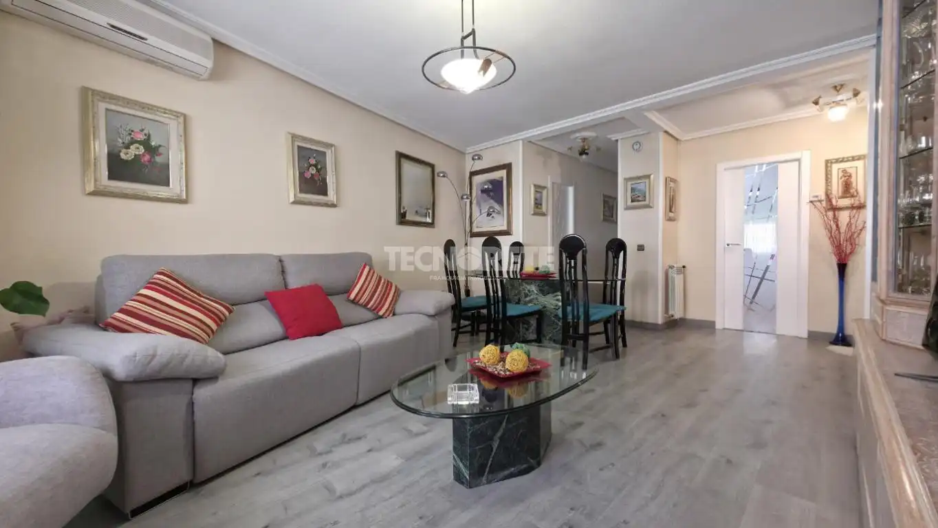 Sala de estar de Piso en venta en Guadalajara con Aire acondicionado, Calefacción y Balcón