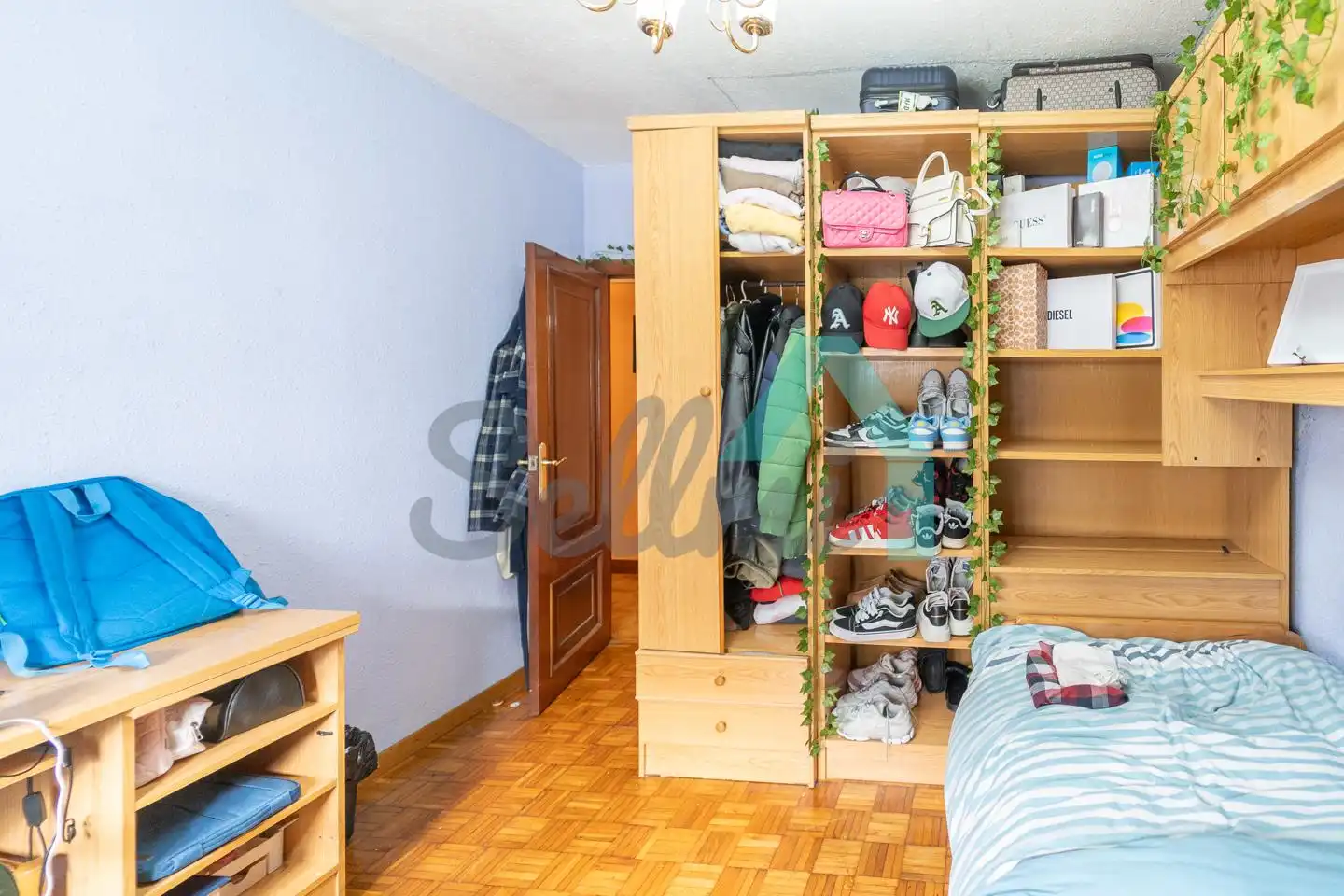 Dormitori de Pis en venda en Oviedo  amb Calefacció, Parquet i Traster