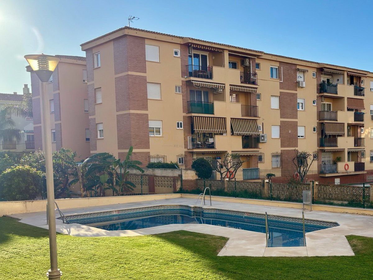 Vista exterior de Pis en venda en Rincón de la Victoria amb Calefacció, Terrassa i Traster