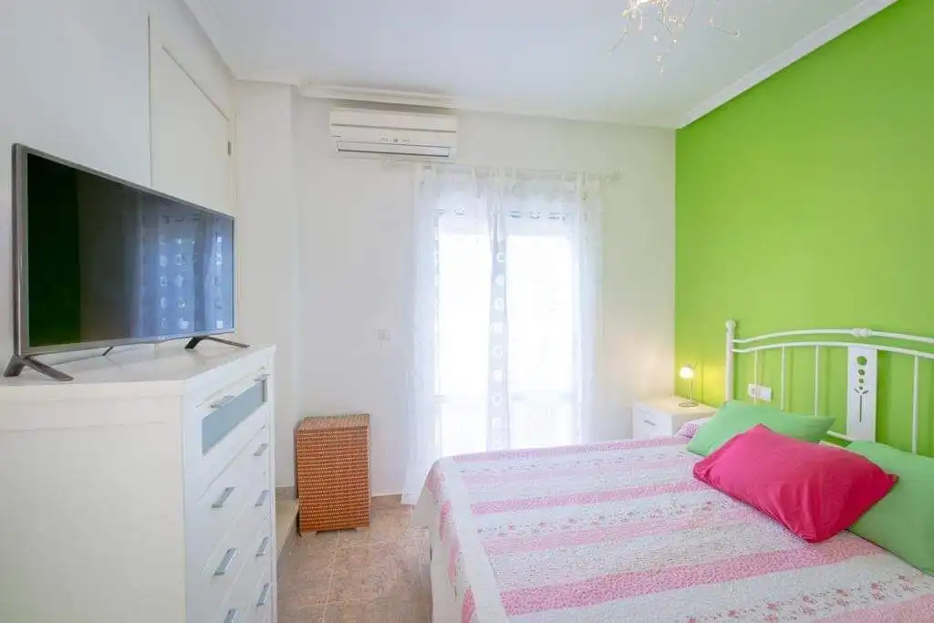 Dormitori de Casa o xalet de lloguer en Torrevieja amb Aire condicionat, Calefacció i Terrassa