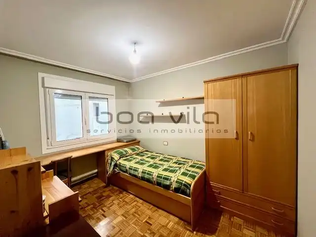 Schlafzimmer von Wohnung zum Verkauf in Pontevedra Capital  mit Heizung, Parkett und Abstellraum