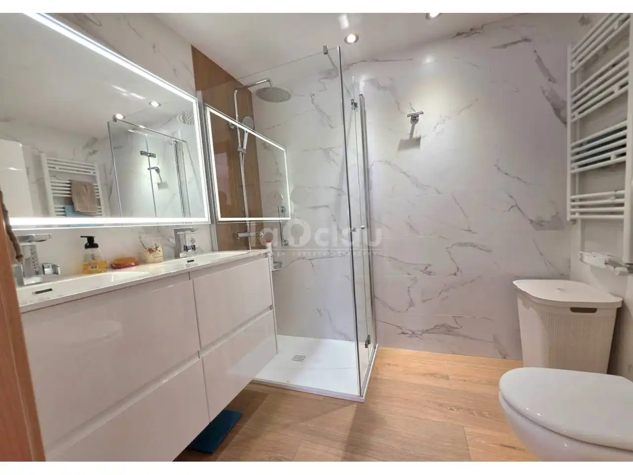 Bathroom of Flat for sale in Vic  with Heating, Parquet flooring and Terrace