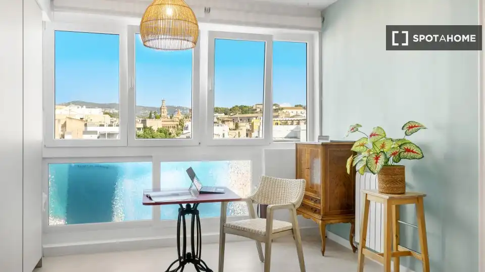 Comedor de Apartamento para compartir en  Palma de Mallorca con Aire acondicionado, Terraza y Amueblado