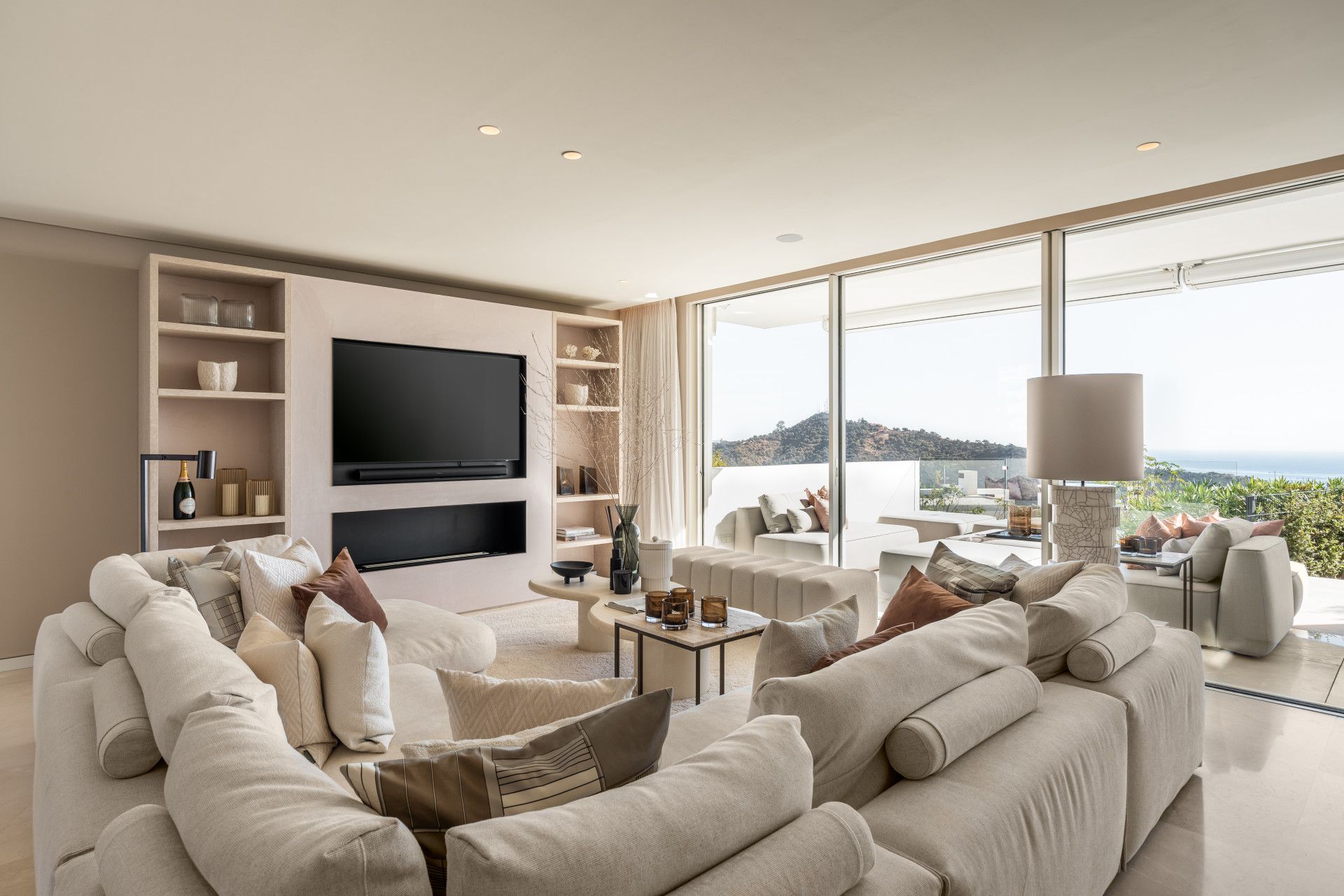 Sala d'estar de Planta baixa en venda en Ojén amb Aire condicionat, Jardí privat i Terrassa